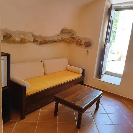 ゲストハウス Pirgoi Edem