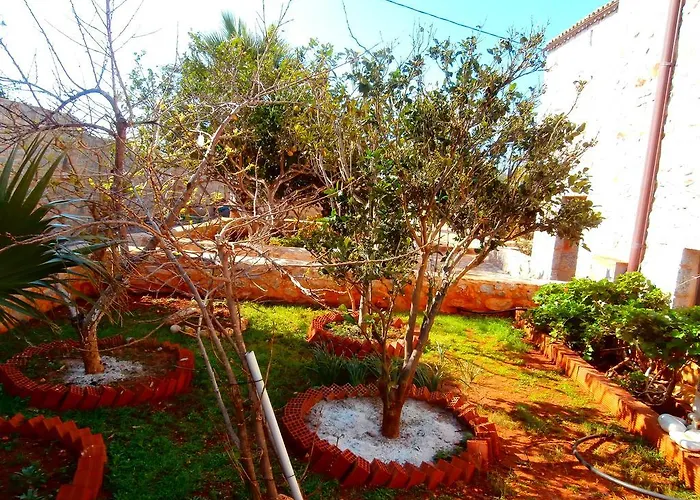 Pirgoi Edem Konukevi Pírgos Dhiroú