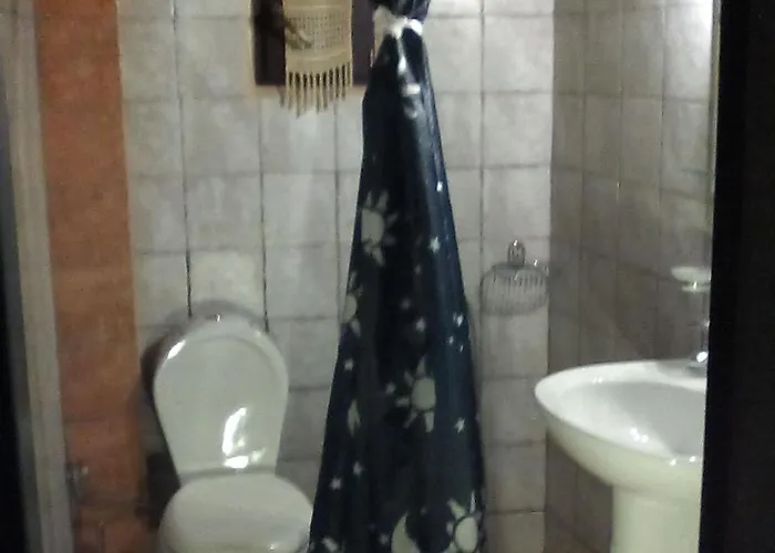 Pirgoi Edem Konukevi Pírgos Dhiroú