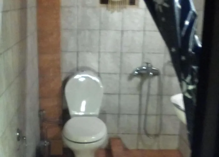 Pirgoi Edem Konukevi Pírgos Dhiroú